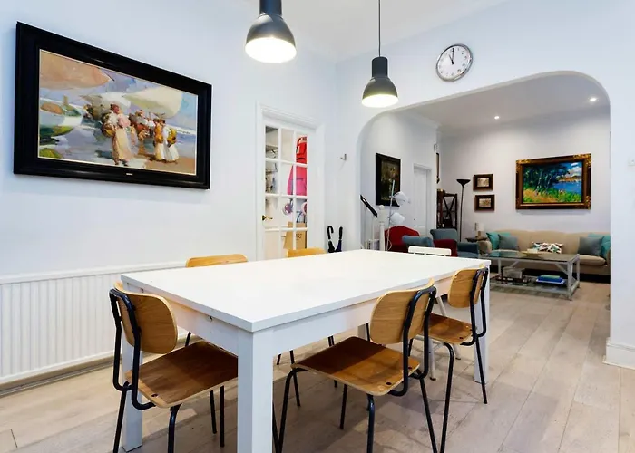 Veeve - A Kensington Mews Villa London