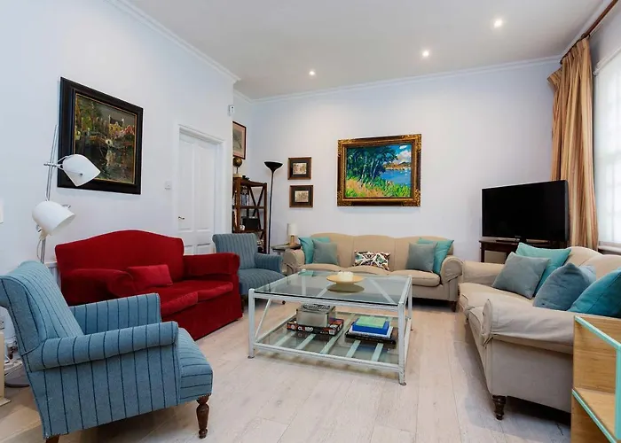 Veeve - A Kensington Mews Villa London